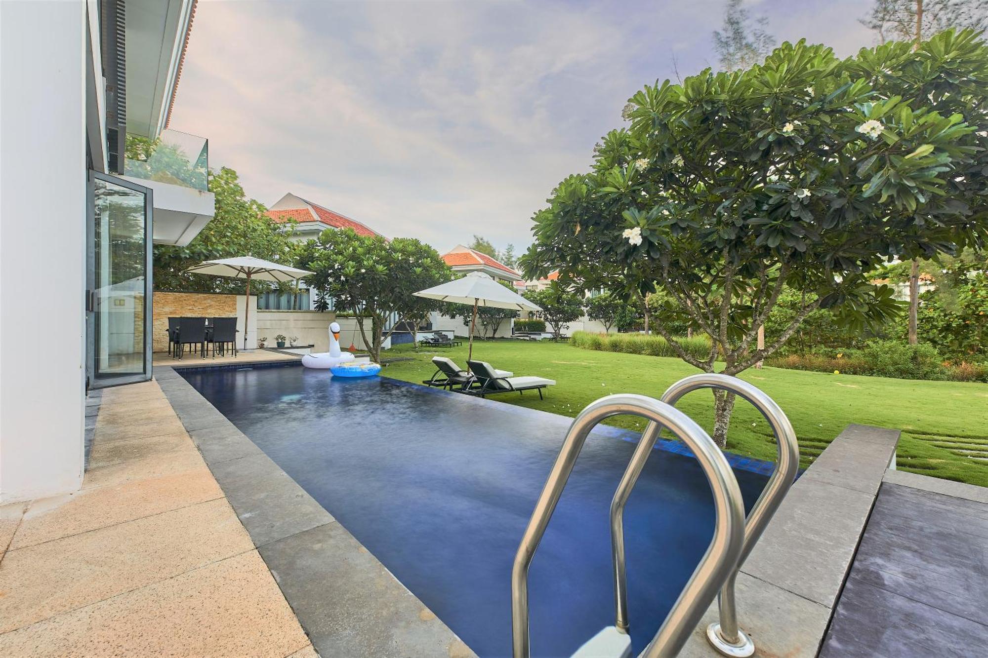 Memories Holiday Beach Villa Da Nang Buitenkant foto